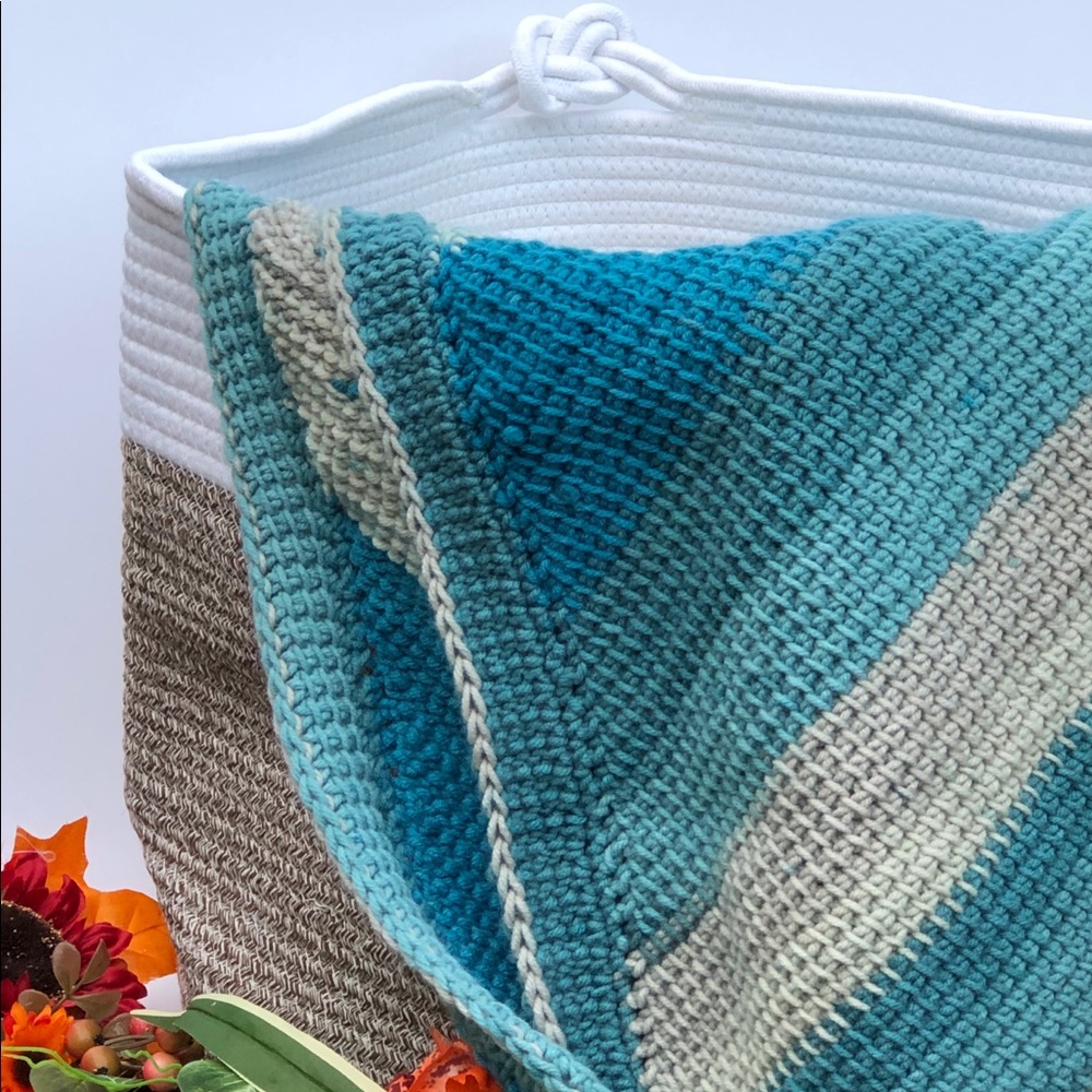 Small light weight lapghan blanket